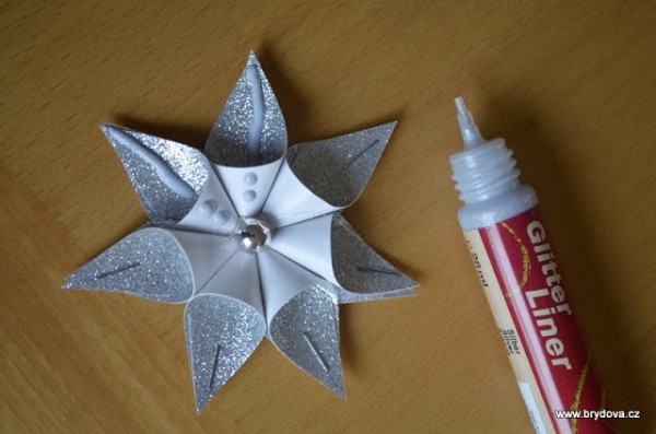 How-to-DIY-Star-Flower-Christmas-Ornament7