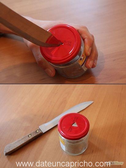 411px-Putting-a-hole-in-the-jar-lid-Step-1